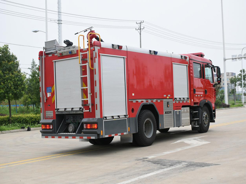 國六8噸重汽T5G水罐消防車